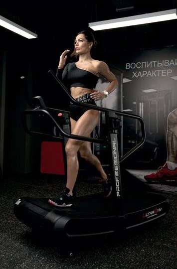 Профессиональная беговая дорожка Ultra Gym UG-M 003